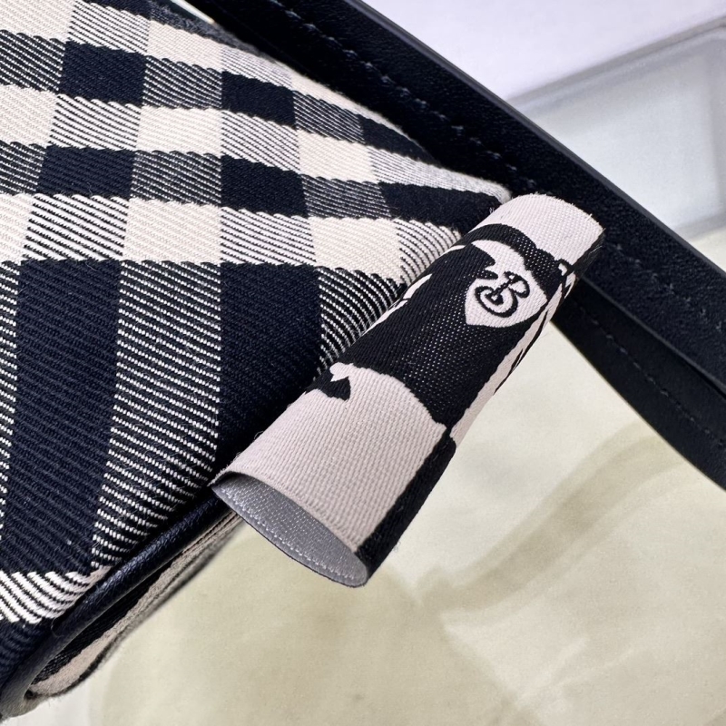 Bv*b*rry bucket bags
